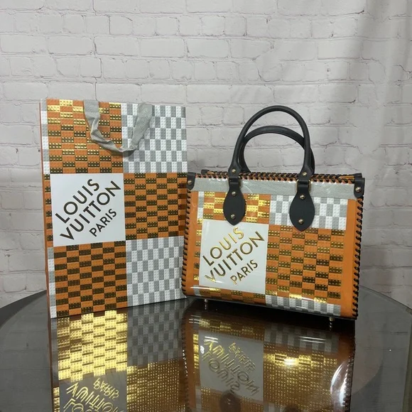 So Cute Tote made with a LOUIS VUITTON HOLIDAY ‘22 Lego Limited Edition Gift Bag - Picture 8 of 16